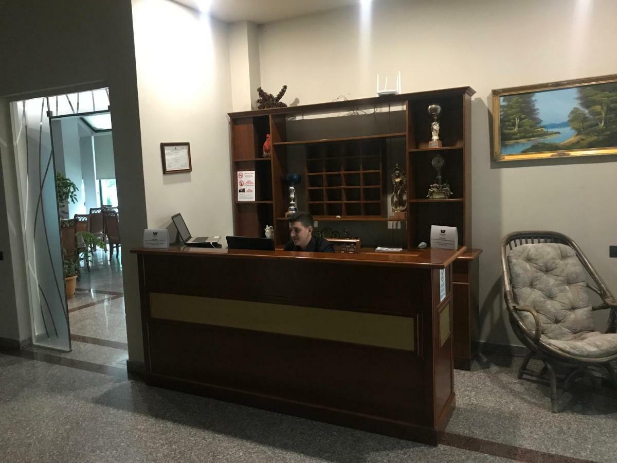 Western Star Hotel Дуррес Екстер'єр фото