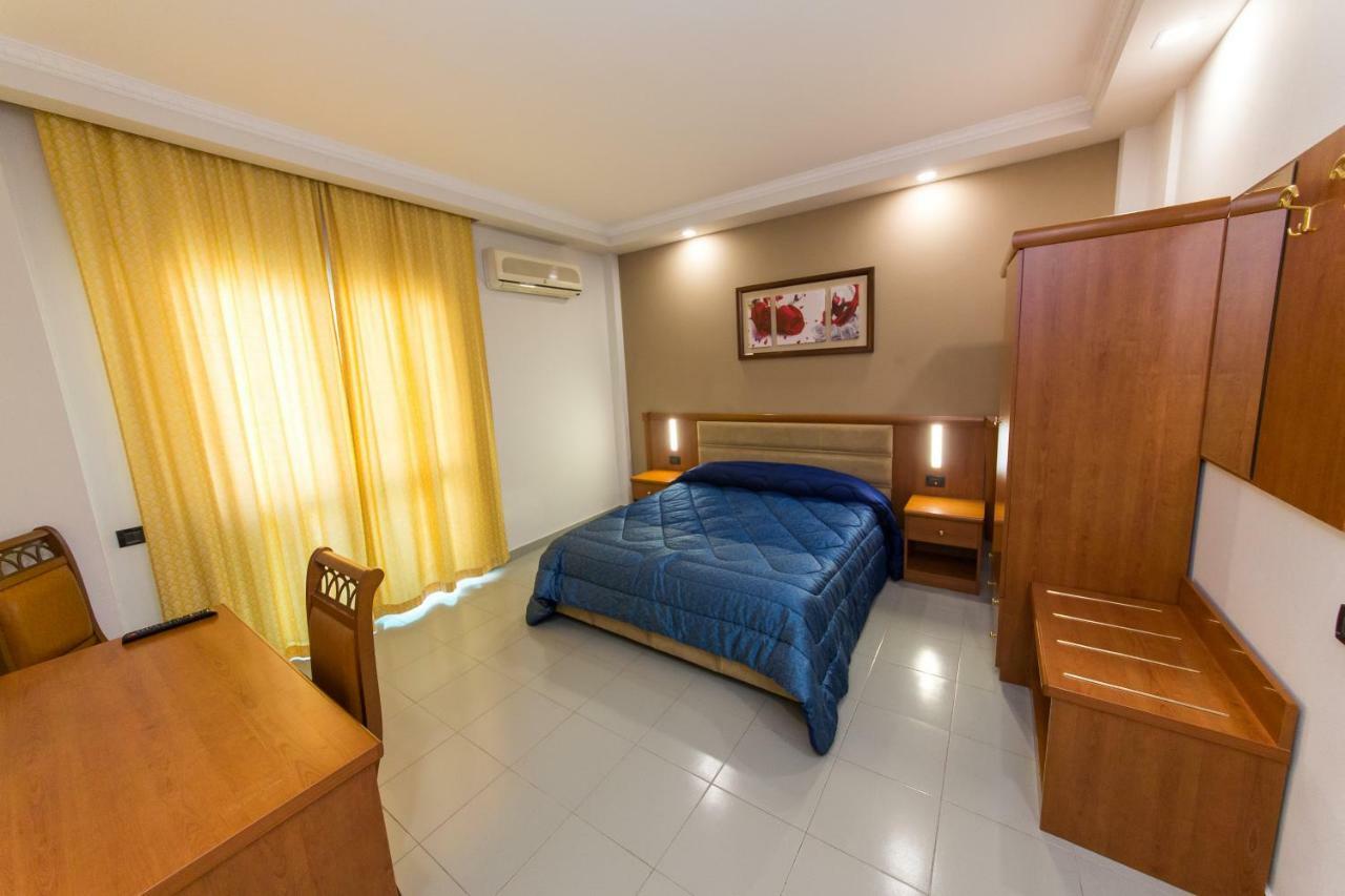 Western Star Hotel Дуррес Екстер'єр фото